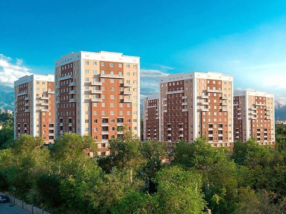 Уютная Квартира В Центре Возле Адк Алма Ата Екстериор снимка